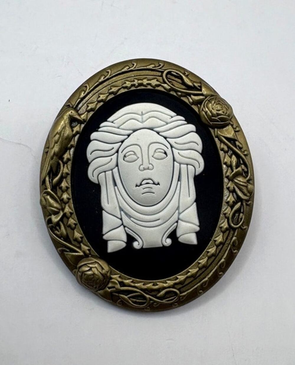 Disney Haunted Mansion Madame Leota Oval Rose Frame Mystery Pin